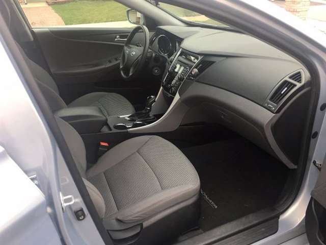 Hyundai Sonata 2011 photo 9